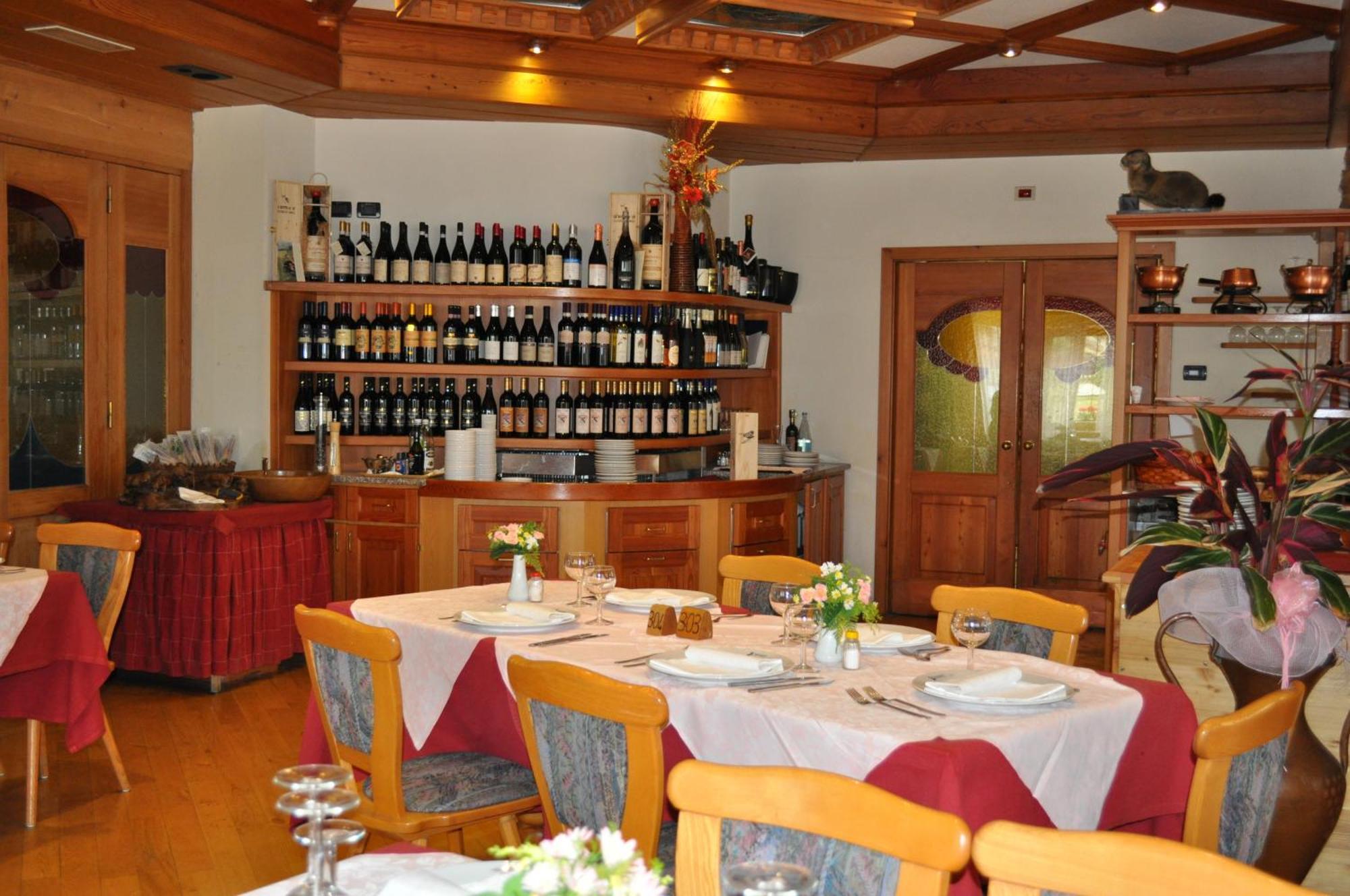 Hotel Tourist Valtournenche Exterior photo