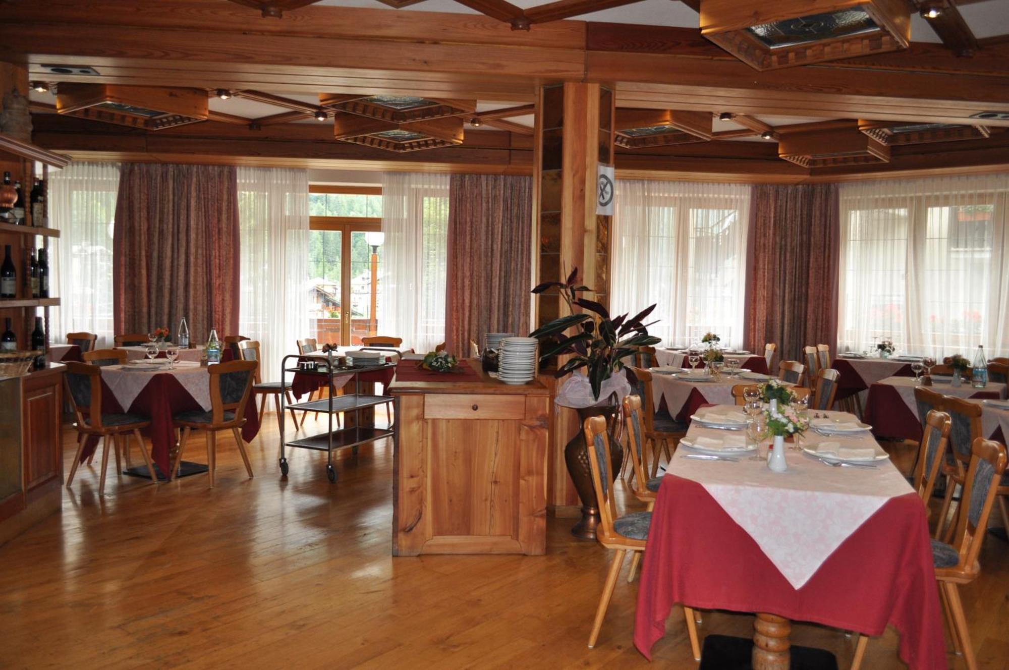 Hotel Tourist Valtournenche Exterior photo