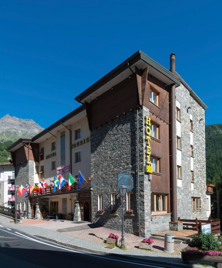 Hotel Tourist Valtournenche Exterior photo